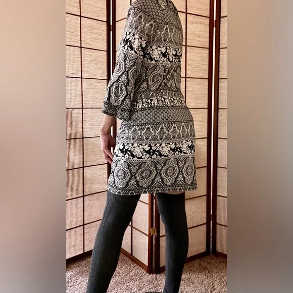 White House Black Market white and black 3/4 sleeve paisley boho dress - Picture 3 of 9